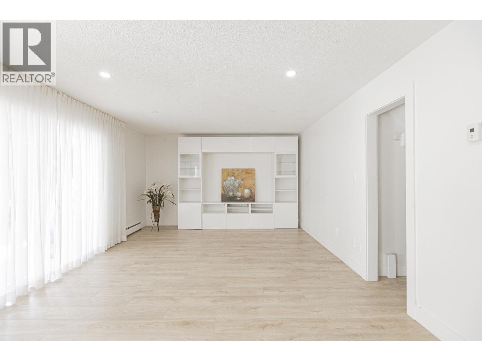 6220 Garnet Drive, Richmond, British Columbia  V7C 5B5 - Photo 3 - R3054622