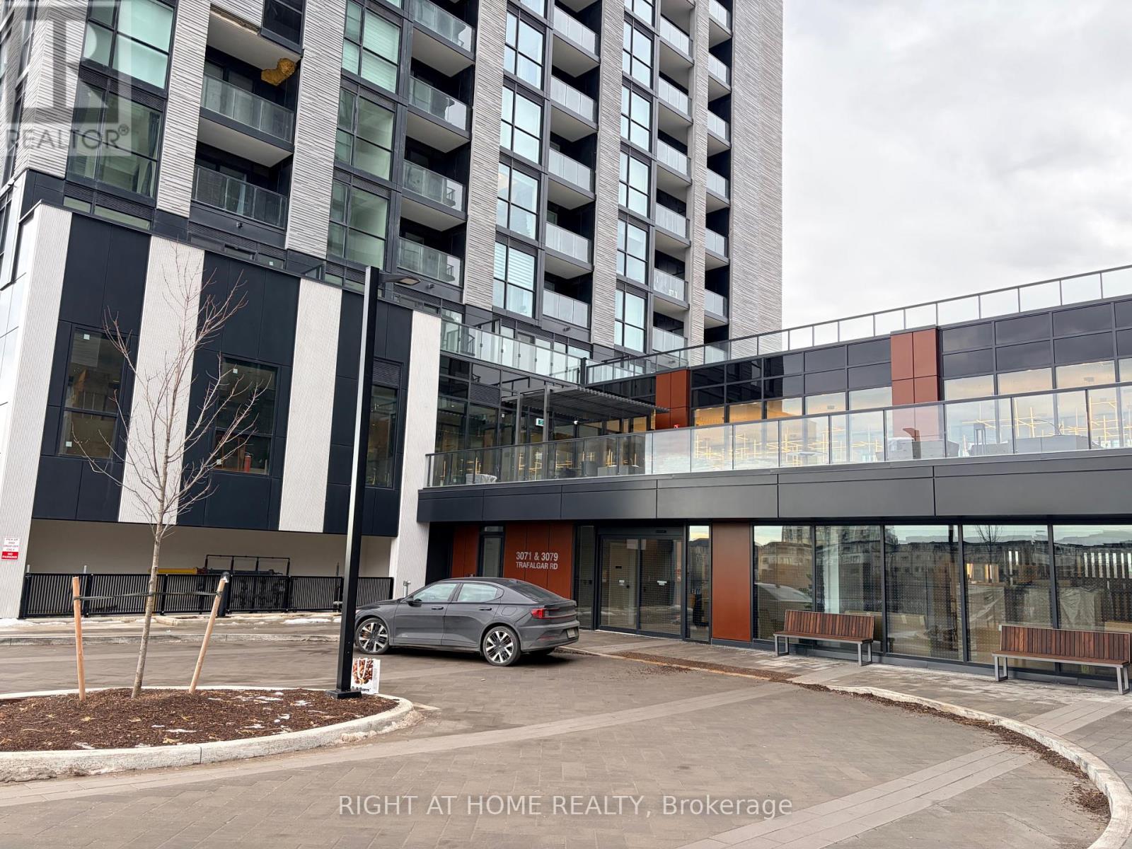 1505 - 3071 Trafalgar Road, Oakville, Ontario  L6H 8C6 - Photo 2 - W12642280