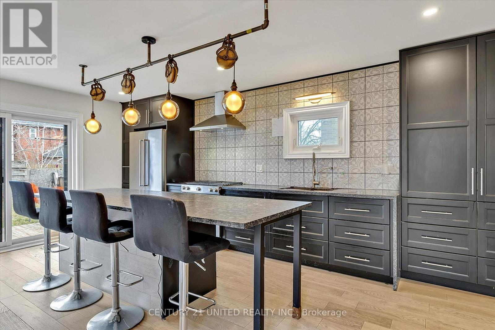 508 Sherbrooke Street, Peterborough, Ontario  K9J 2P3 - Photo 10 - X12430327