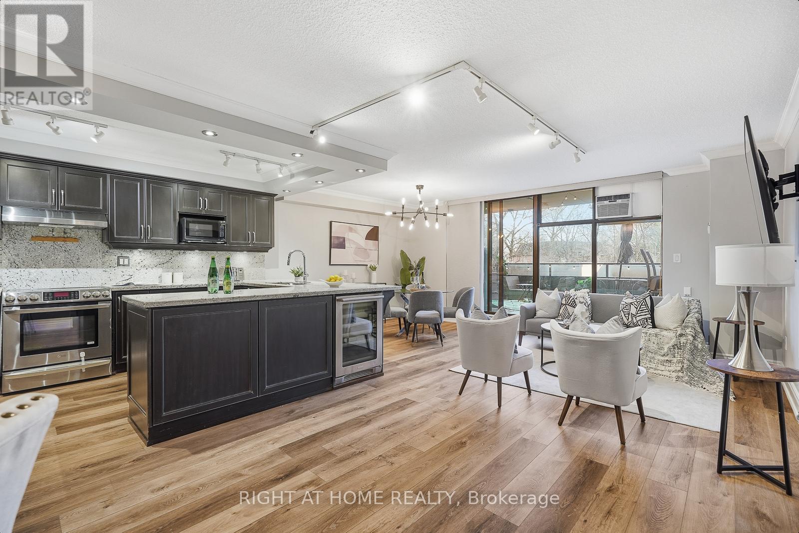 206 - 135 MARLEE AVENUE, Toronto, Ontario