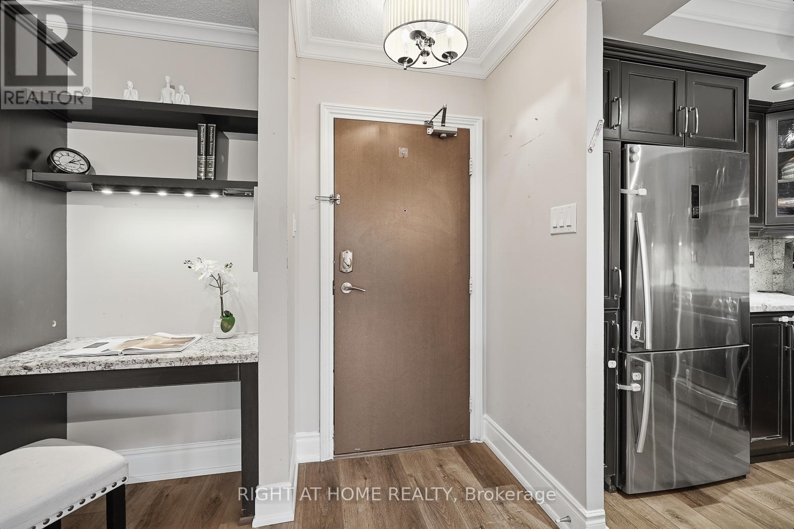 206 - 135 Marlee Avenue, Toronto, Ontario  M6B 4C6 - Photo 4 - W12589660