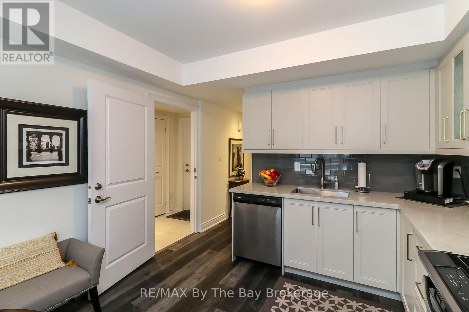 578 Mosley Street, Wasaga Beach, Ontario  L9Z 2H9 - Photo 11 - S12642344