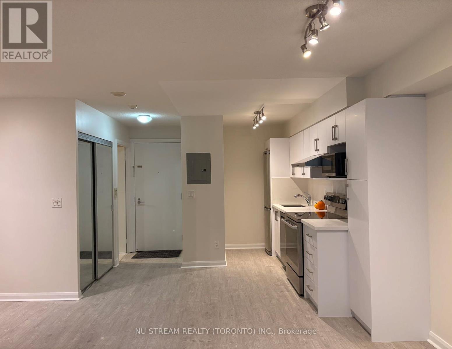 318 - 111 Elizabeth Street, Toronto, Ontario  M5G 1P7 - Photo 3 - C12642308