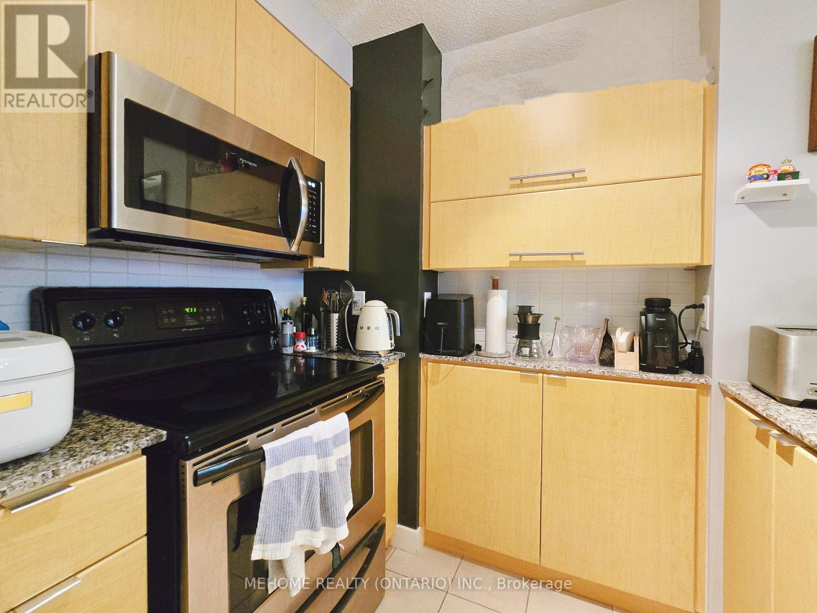 2302 - 11 Brunel Court, Toronto, Ontario  M5V 3Y3 - Photo 15 - C12642334