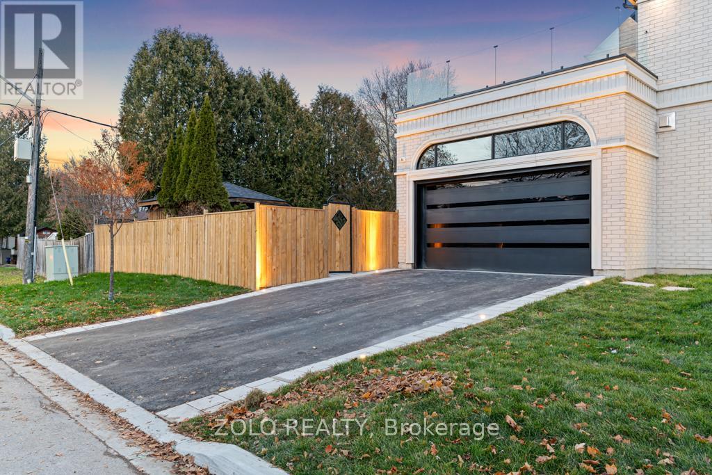 52 Child Drive, Aurora, Ontario  L4G 1Y5 - Photo 3 - N12642302