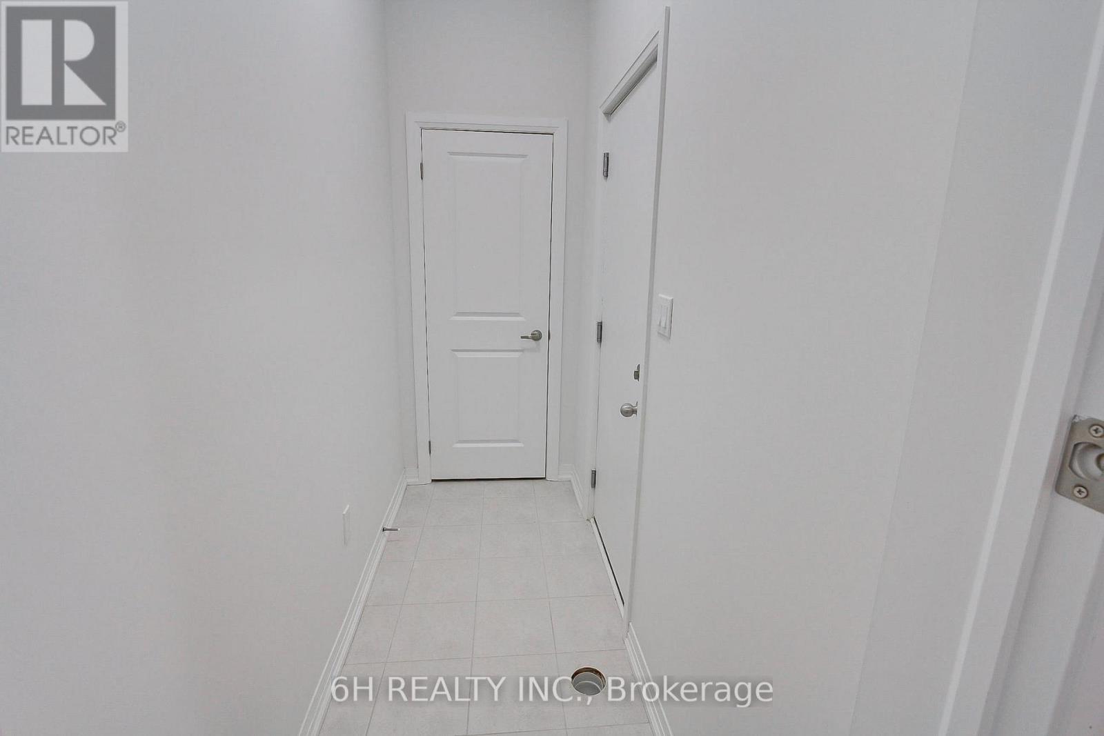 Lot 31 - 42 Harold Wilson Lane, Richmond Hill, Ontario  L4S 1N5 - Photo 5 - N12642320