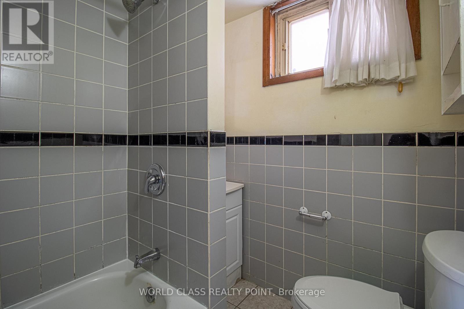 3209 Weston Road, Toronto, Ontario  M9M 2T4 - Photo 12 - W12642306