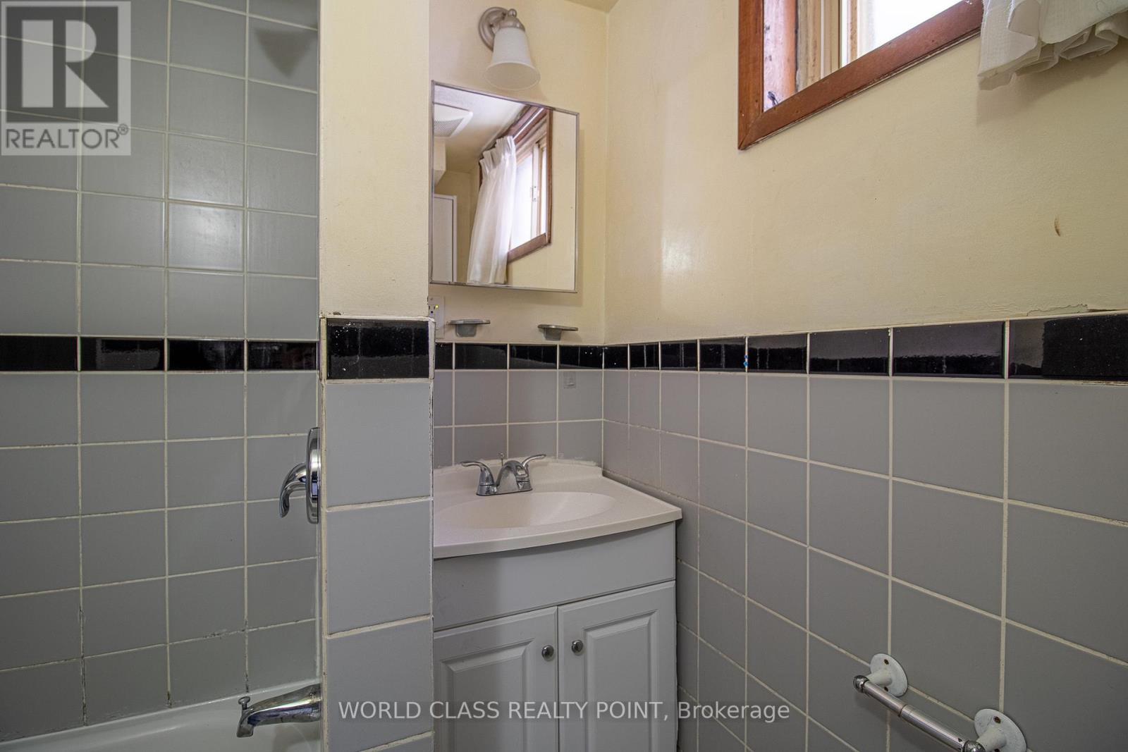 3209 Weston Road, Toronto, Ontario  M9M 2T4 - Photo 13 - W12642306