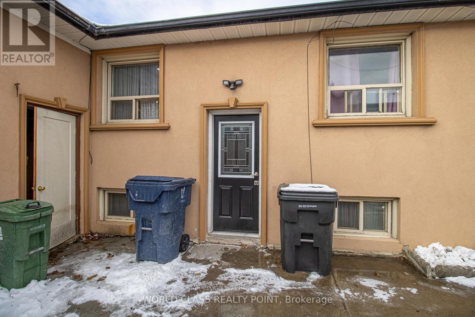 3209 Weston Road, Toronto, Ontario  M9M 2T4 - Photo 3 - W12642306