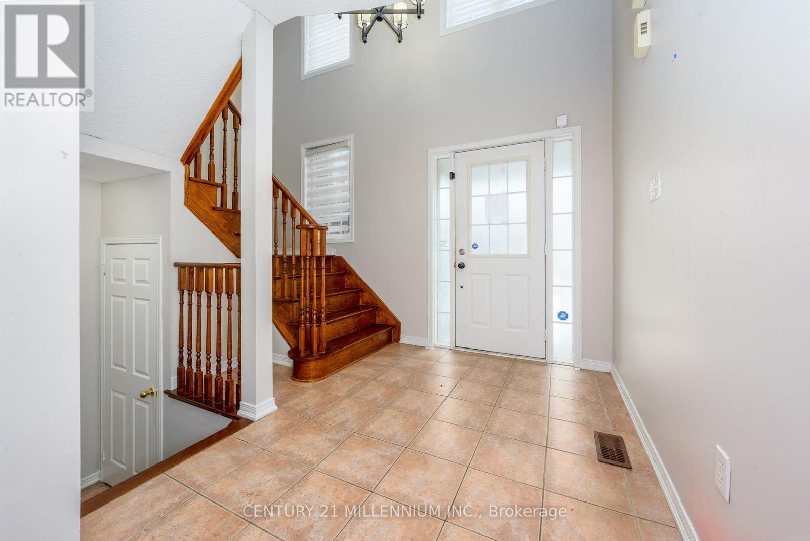 15 Tundra Swan Road, Brampton, Ontario  L6R 3L4 - Photo 5 - W12642342