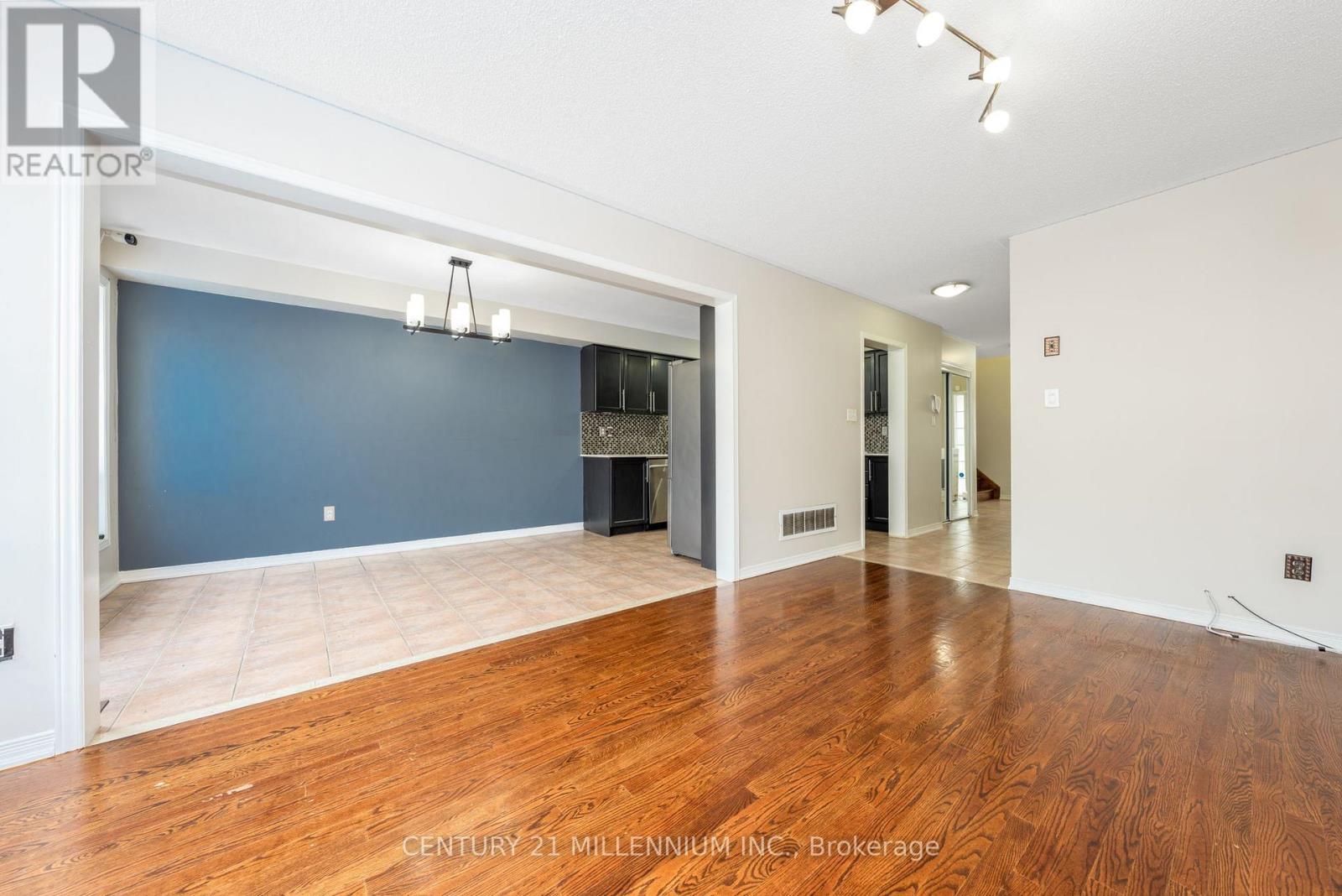 15 Tundra Swan Road, Brampton, Ontario  L6R 3L4 - Photo 8 - W12642342