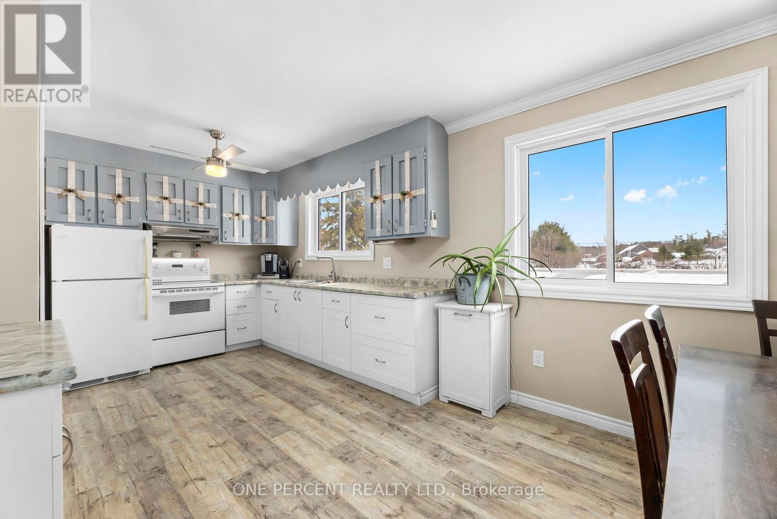 6077 Hwy 35, Kawartha Lakes, Ontario  K0M 1N0 - Photo 4 - X12642316