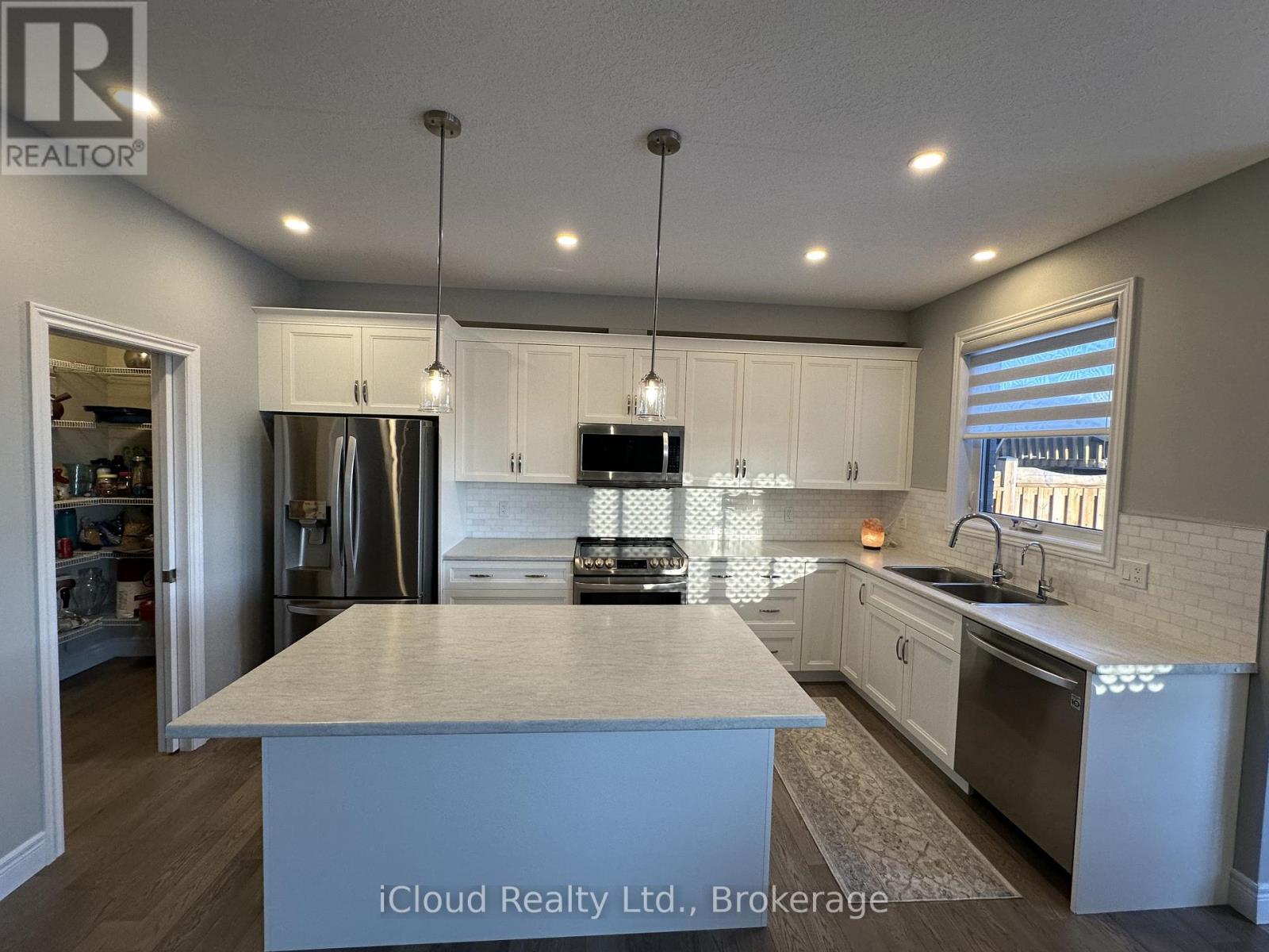 106 Queensgate Crescent, Woolwich, Ontario  N0B 1M0 - Photo 12 - X12642326