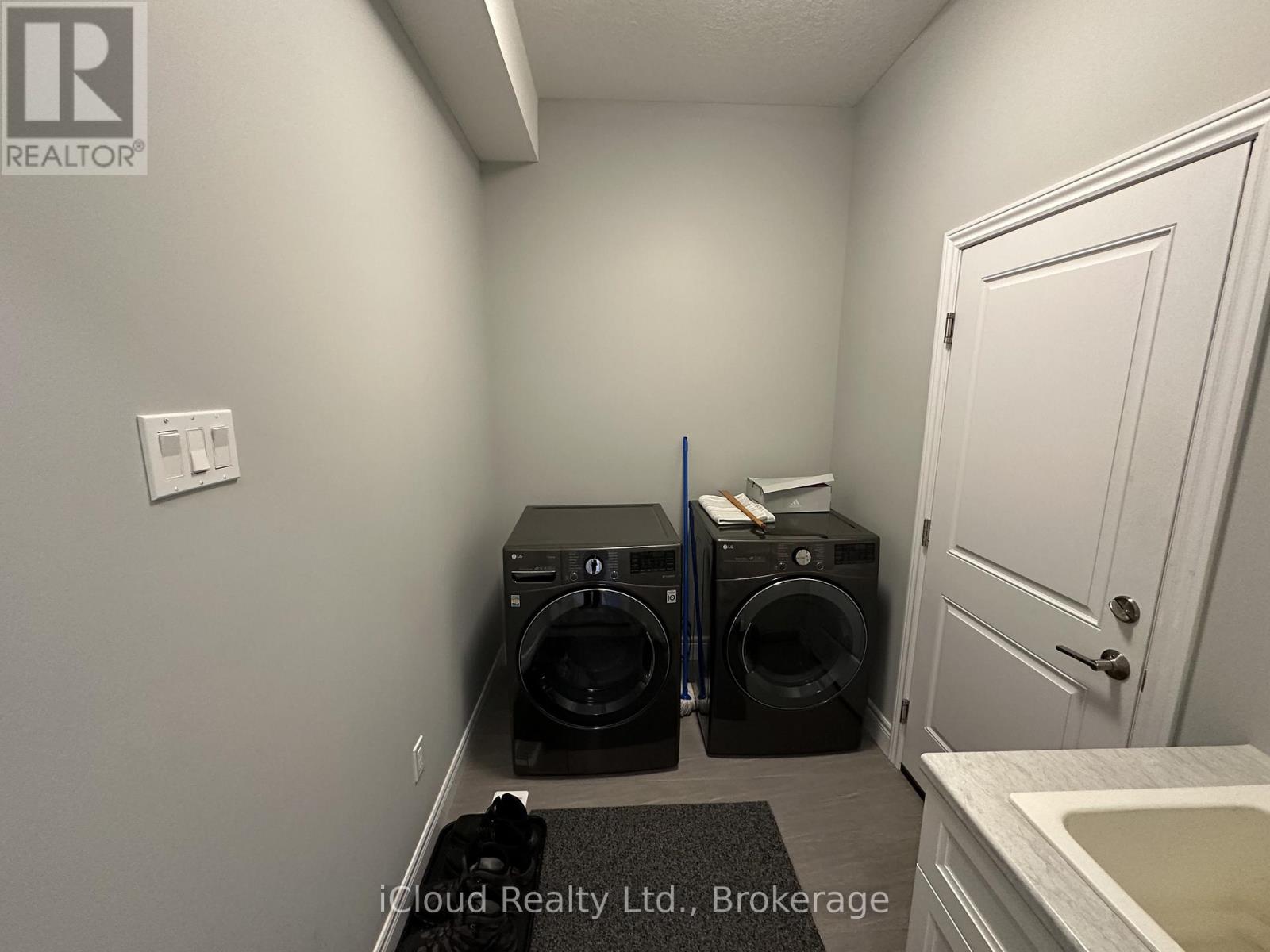 106 Queensgate Crescent, Woolwich, Ontario  N0B 1M0 - Photo 9 - X12642326