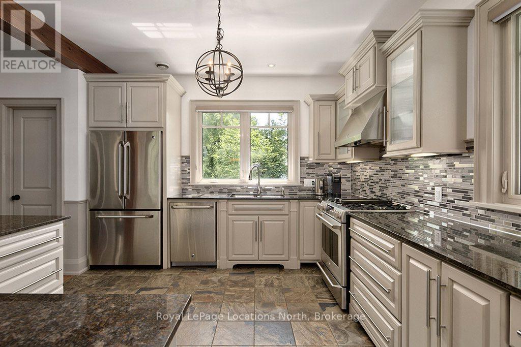 376 Sunset Boulevard, Blue Mountains, Ontario  N0H 2P0 - Photo 10 - X12642358