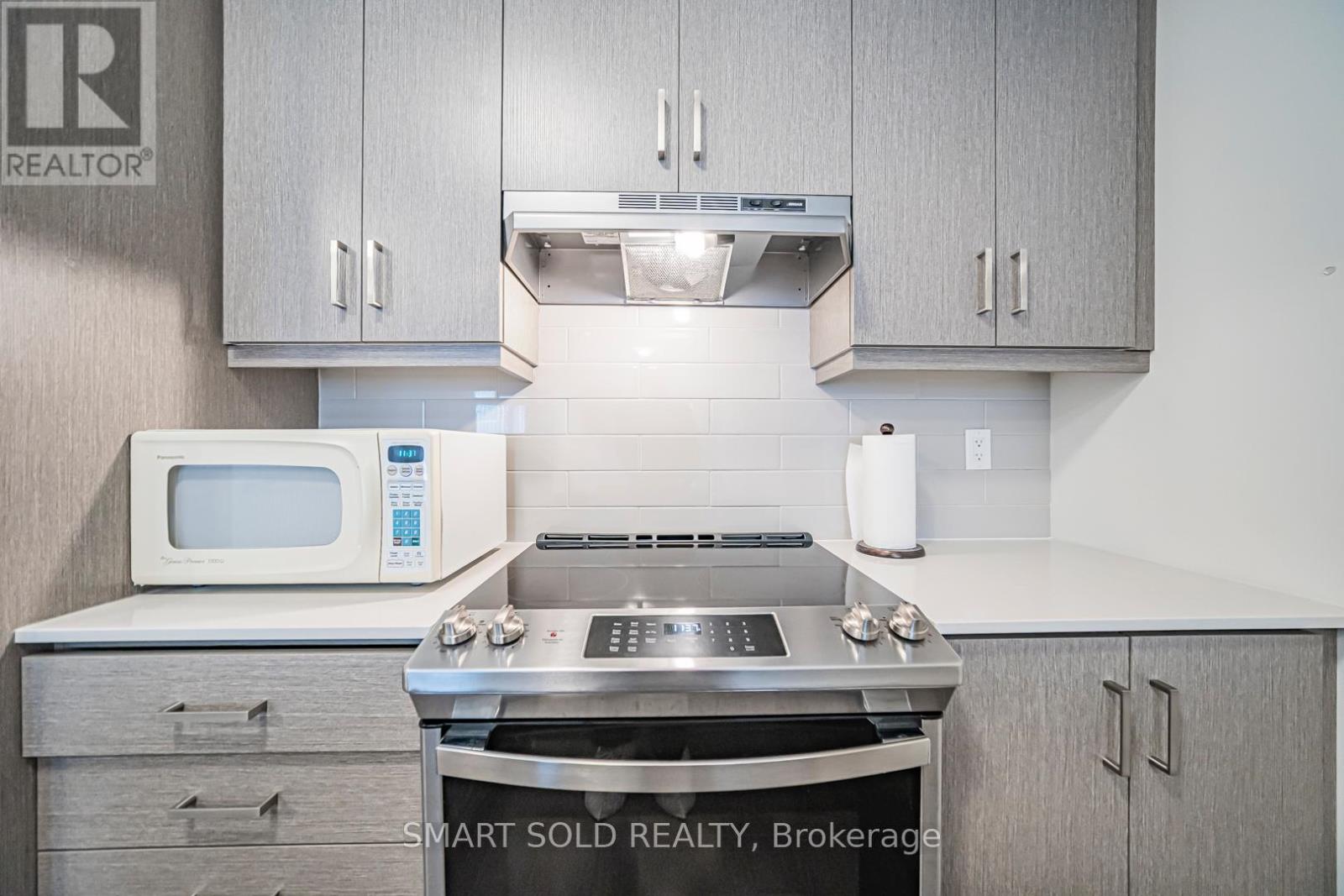 239 - 121 Honeycrisp Crescent, Vaughan, Ontario  L4K 0N7 - Photo 6 - N12642368