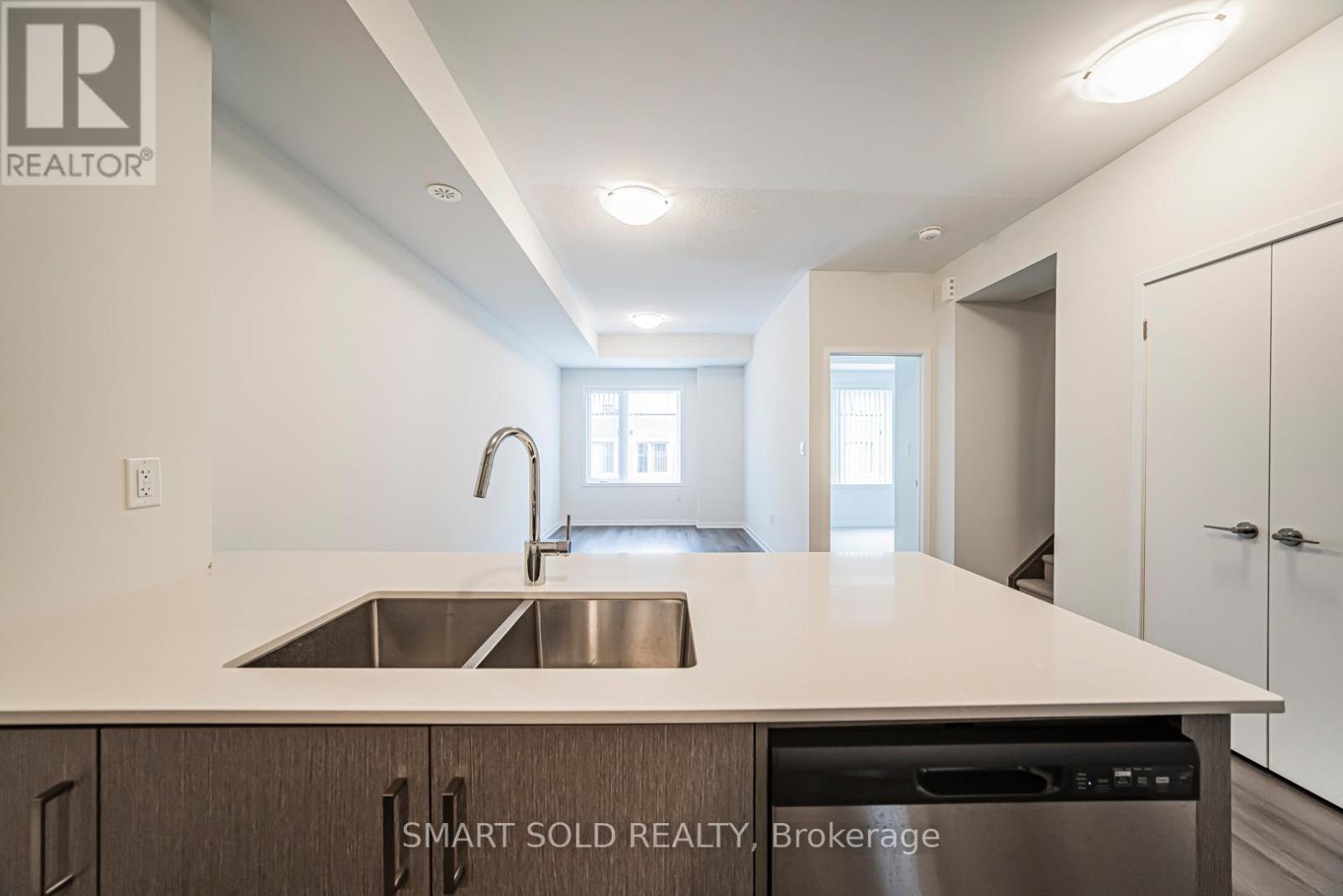 239 - 121 Honeycrisp Crescent, Vaughan, Ontario  L4K 0N7 - Photo 7 - N12642368