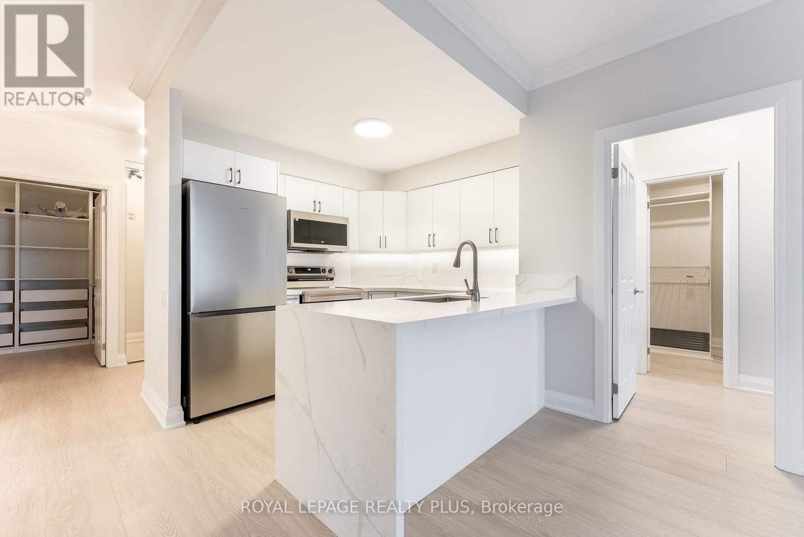 806 - 40 OLD MILL ROAD, Oakville, Ontario