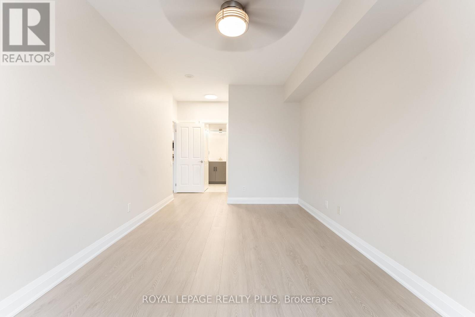 806 - 40 Old Mill Road, Oakville, Ontario  L6J 7W3 - Photo 10 - W12642366