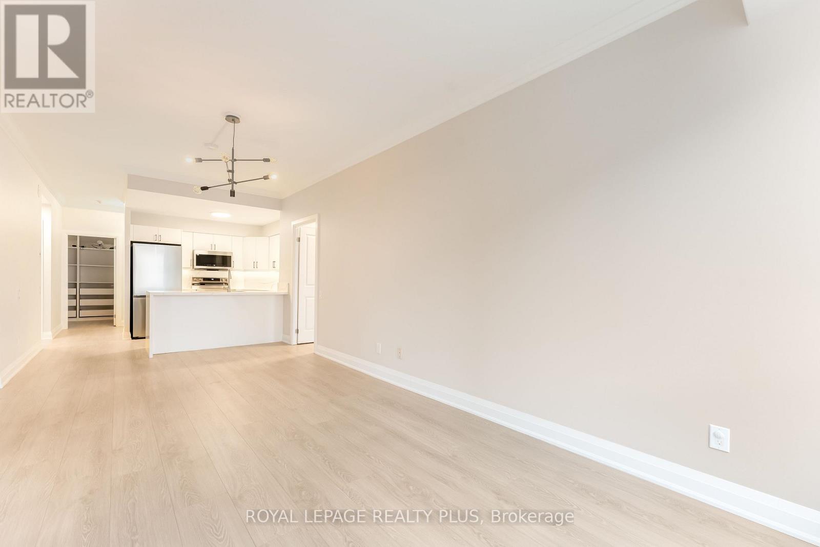 806 - 40 Old Mill Road, Oakville, Ontario  L6J 7W3 - Photo 2 - W12642366