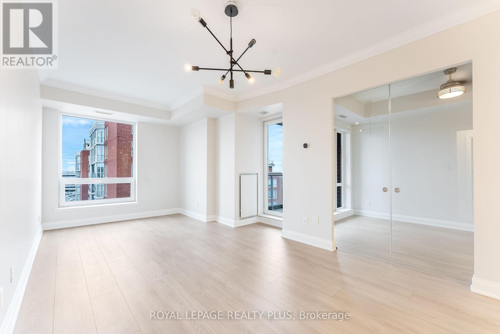 806 - 40 Old Mill Road, Oakville, Ontario  L6J 7W3 - Photo 4 - W12642366