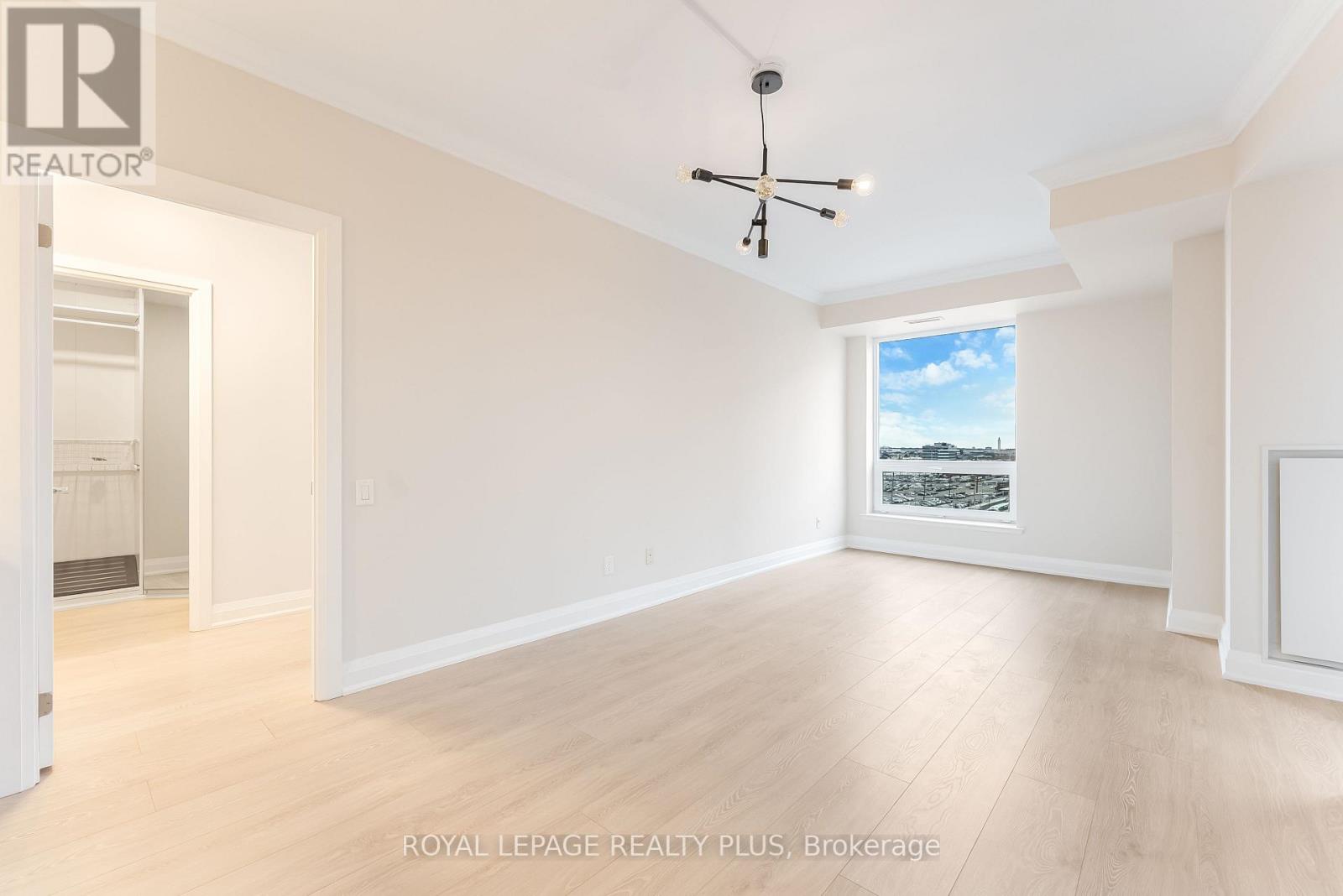 806 - 40 Old Mill Road, Oakville, Ontario  L6J 7W3 - Photo 5 - W12642366