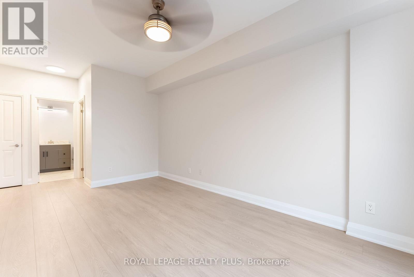 806 - 40 Old Mill Road, Oakville, Ontario  L6J 7W3 - Photo 6 - W12642366