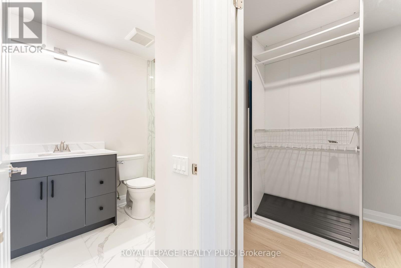 806 - 40 Old Mill Road, Oakville, Ontario  L6J 7W3 - Photo 8 - W12642366