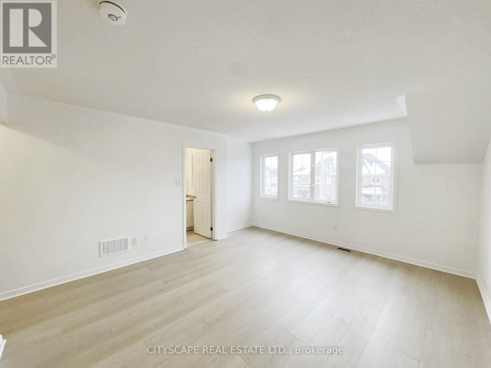 64 Honeyview Trail, Brampton, Ontario  L6P 4A4 - Photo 13 - W12642370