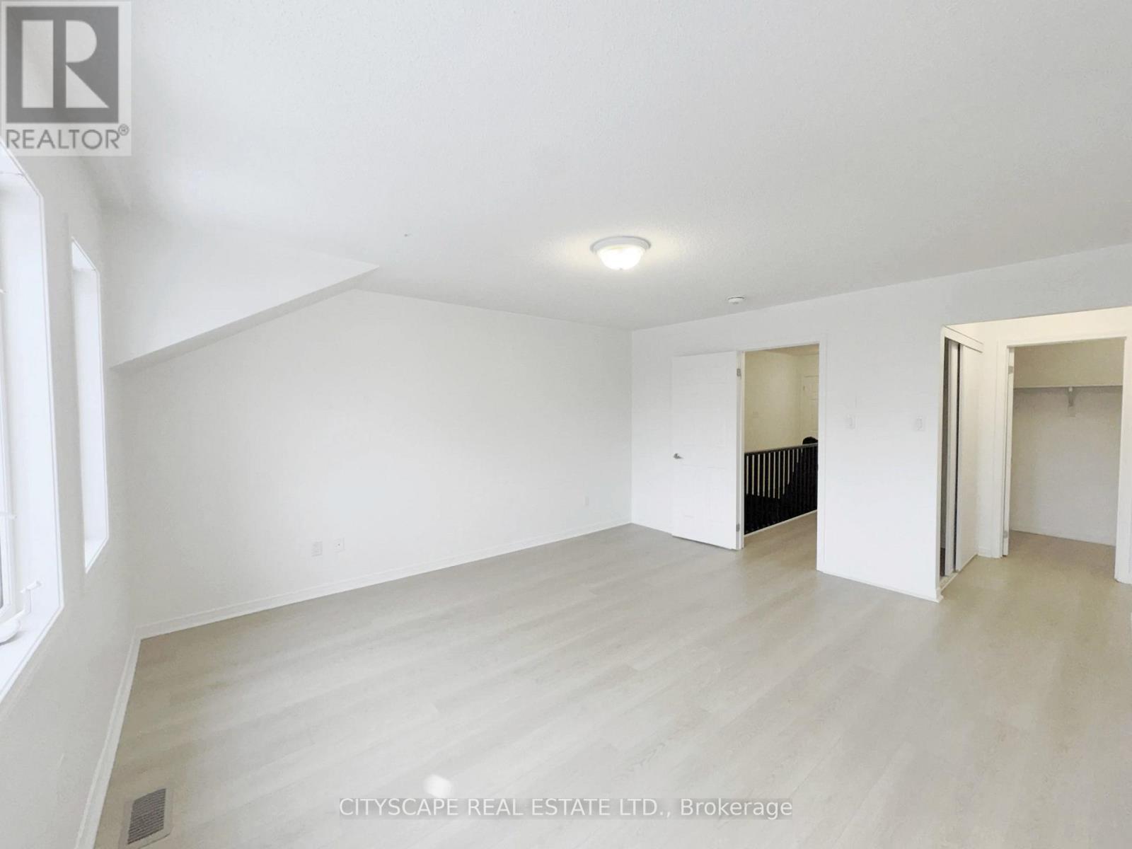 64 Honeyview Trail, Brampton, Ontario  L6P 4A4 - Photo 15 - W12642370