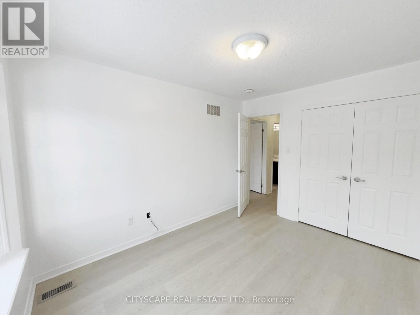 64 Honeyview Trail, Brampton, Ontario  L6P 4A4 - Photo 21 - W12642370