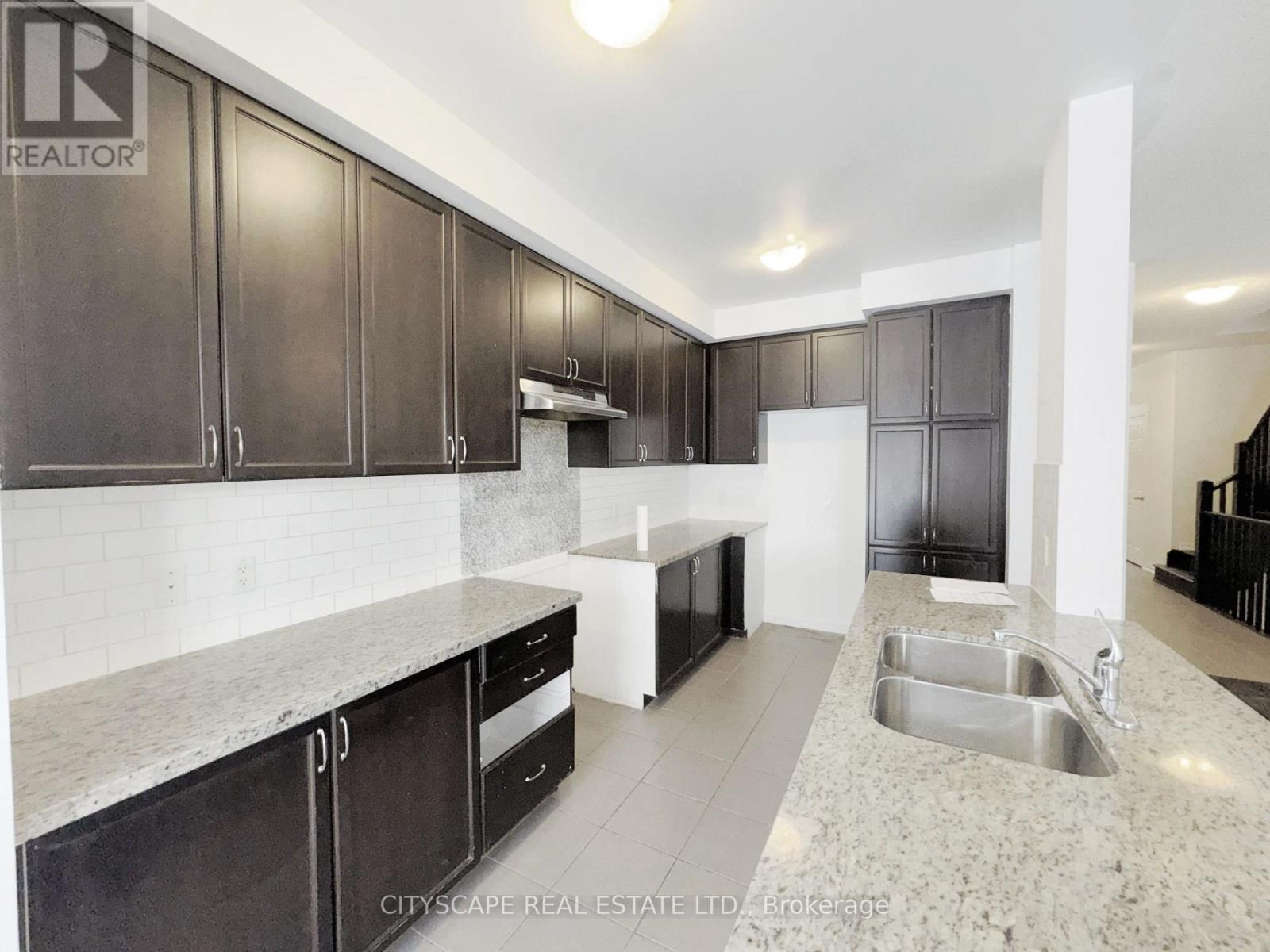 64 Honeyview Trail, Brampton, Ontario  L6P 4A4 - Photo 6 - W12642370