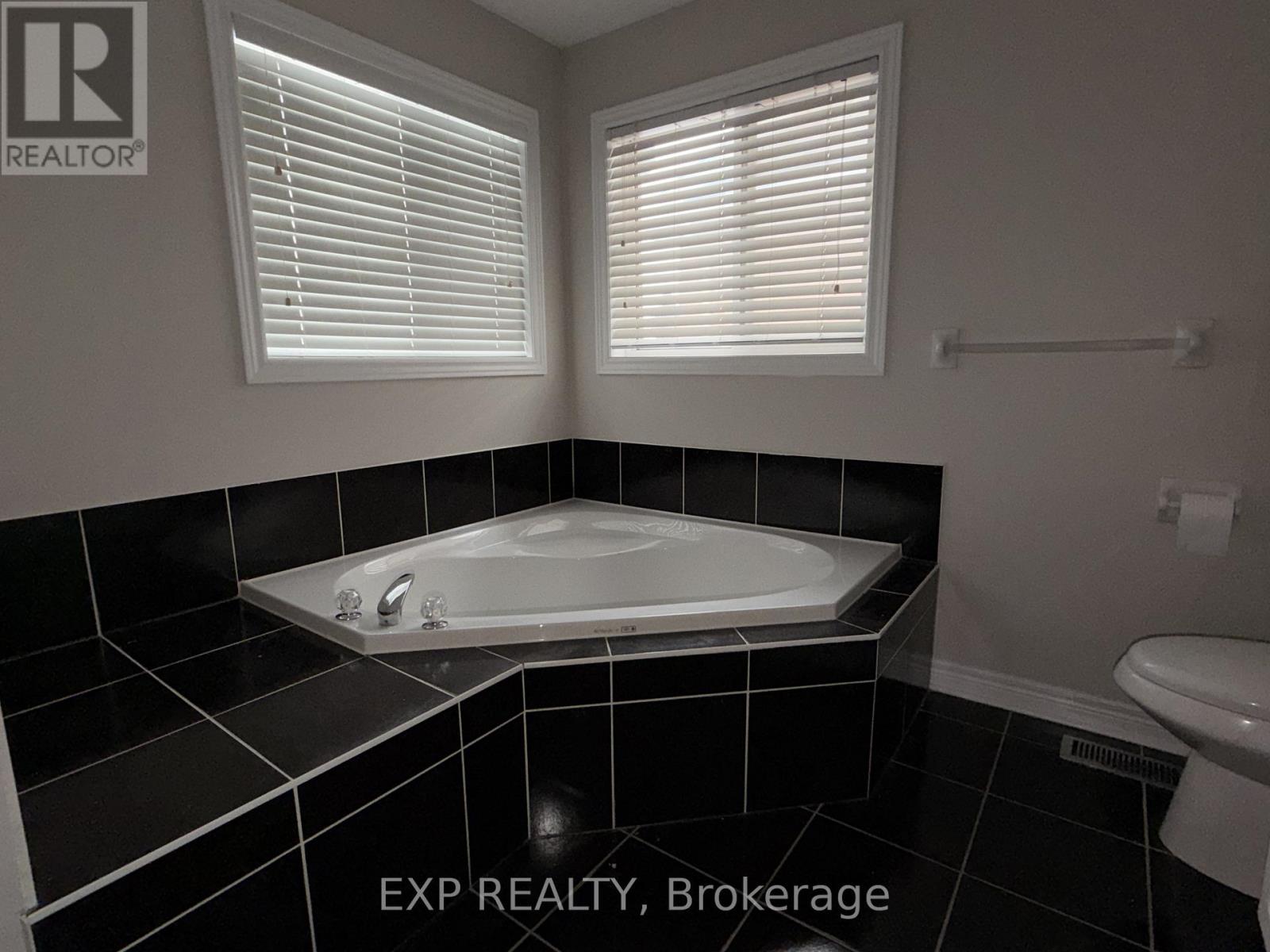 18 Highwood Road, Brampton, Ontario  L6Z 4T7 - Photo 47 - W12642384