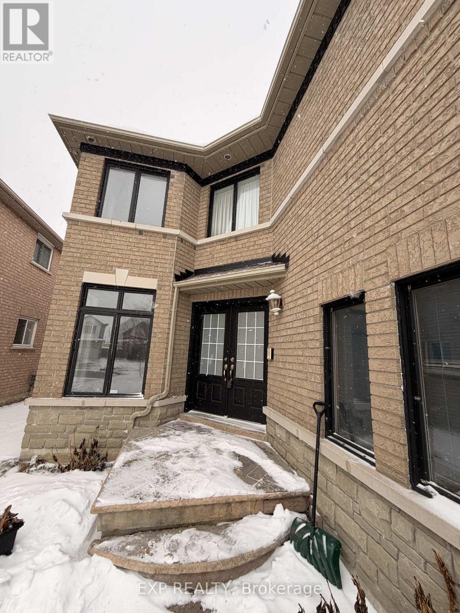 18 Highwood Road, Brampton, Ontario  L6Z 4T7 - Photo 6 - W12642384