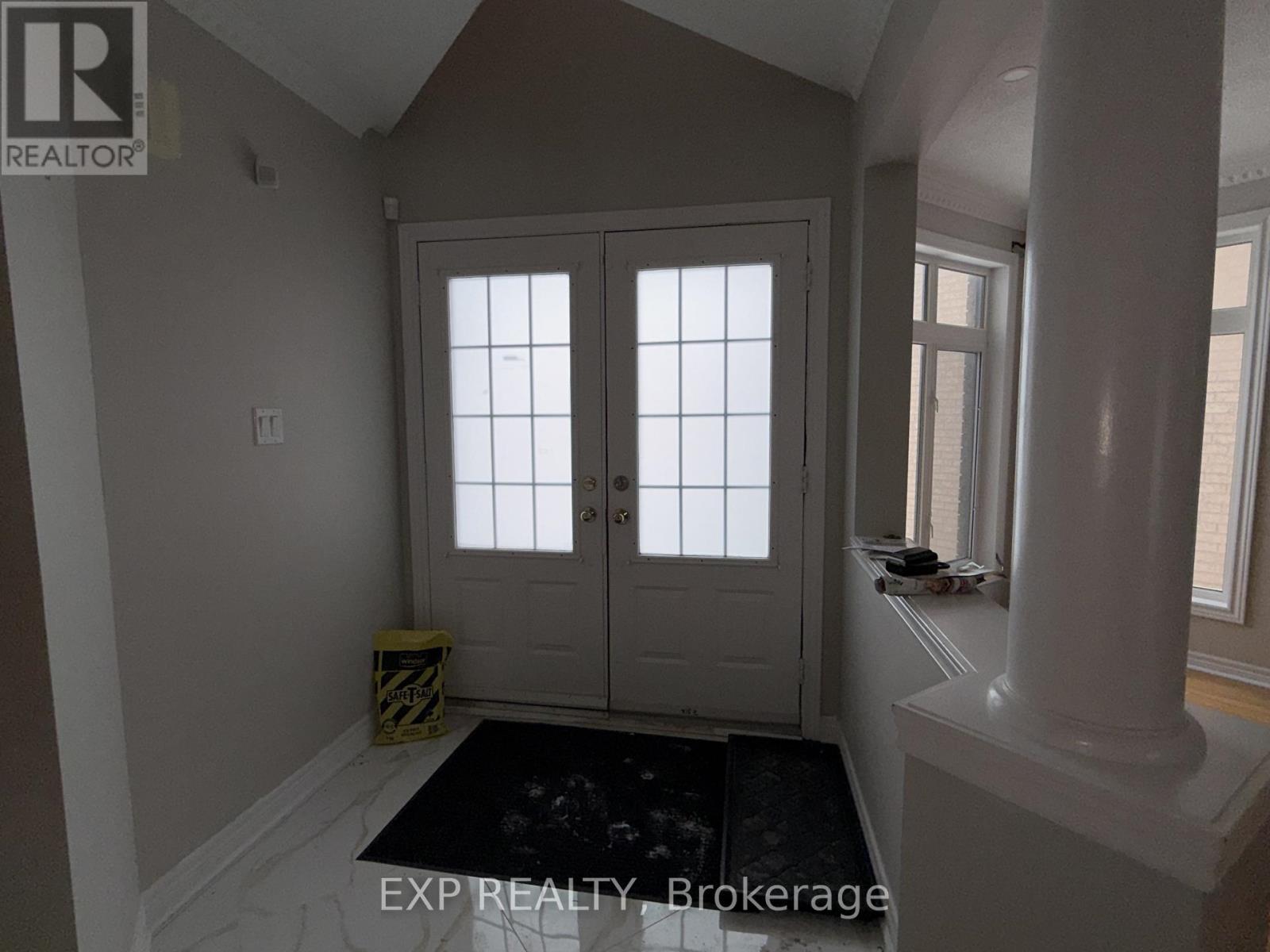 18 Highwood Road, Brampton, Ontario  L6Z 4T7 - Photo 7 - W12642384