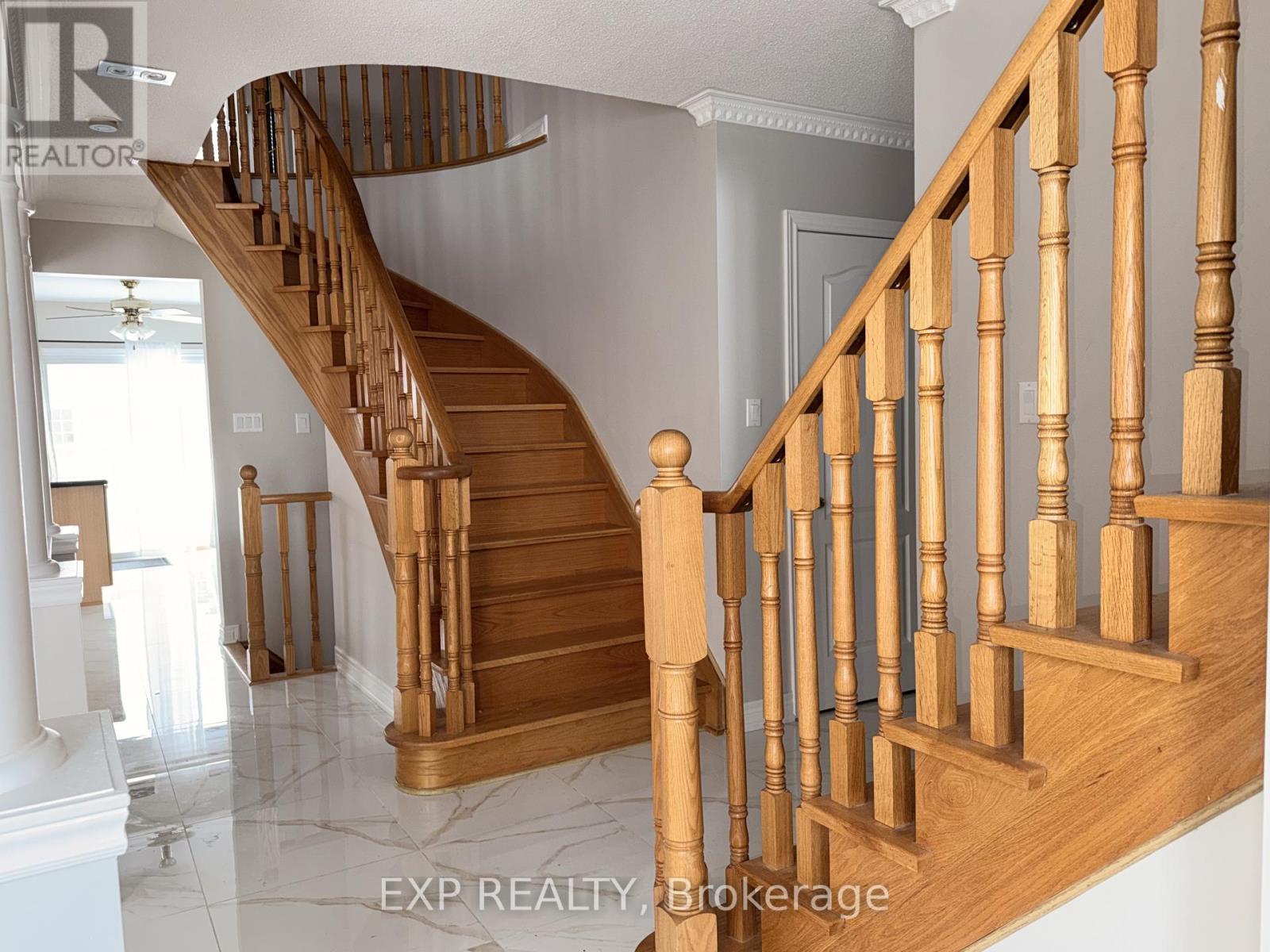 18 Highwood Road, Brampton, Ontario  L6Z 4T7 - Photo 8 - W12642384