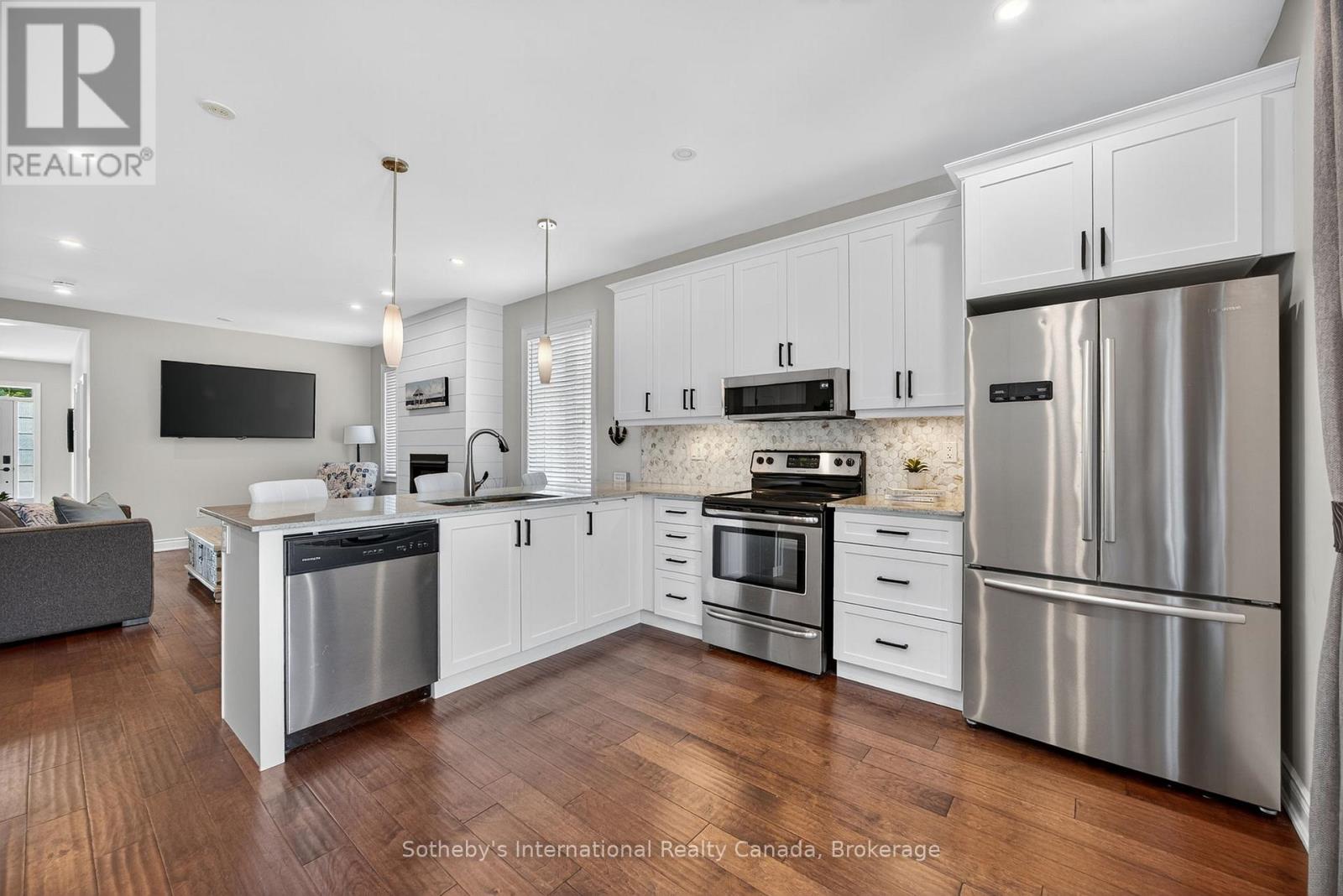 95 Wally Drive, Wasaga Beach, Ontario  L9Z 0G5 - Photo 11 - S12642390