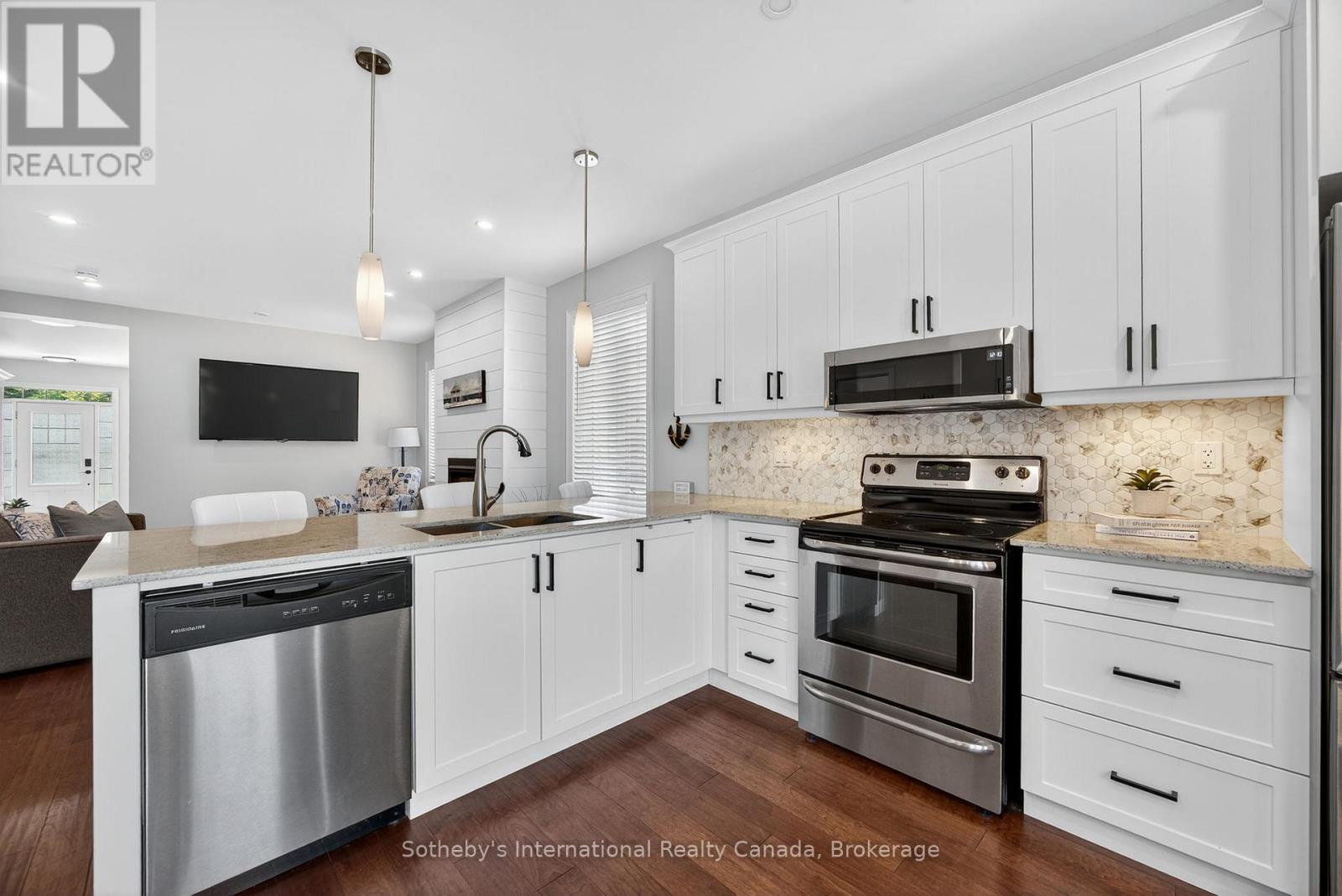 95 Wally Drive, Wasaga Beach, Ontario  L9Z 0G5 - Photo 12 - S12642390