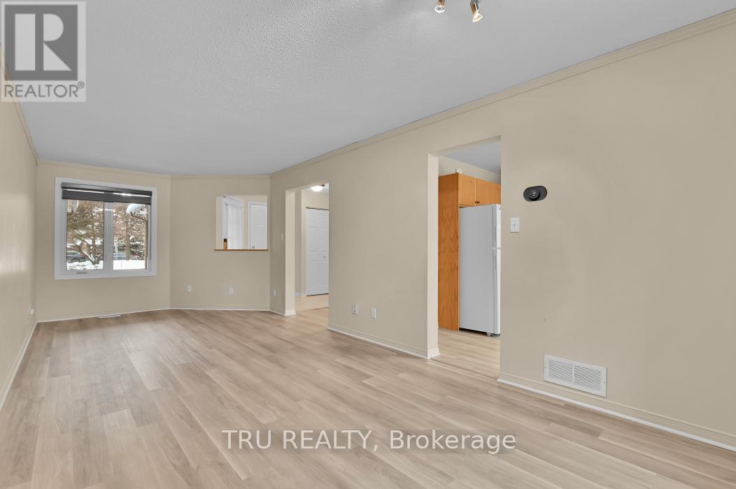 40 Baton Court, Ottawa, Ontario  K2L 4C8 - Photo 11 - X12642402