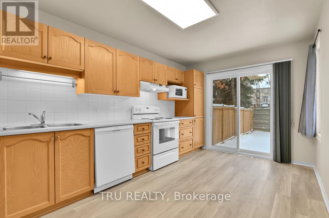 40 Baton Court, Ottawa, Ontario  K2L 4C8 - Photo 13 - X12642402