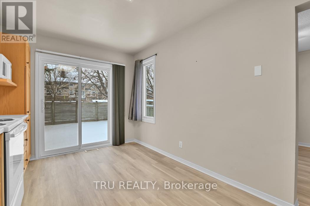 40 Baton Court, Ottawa, Ontario  K2L 4C8 - Photo 14 - X12642402