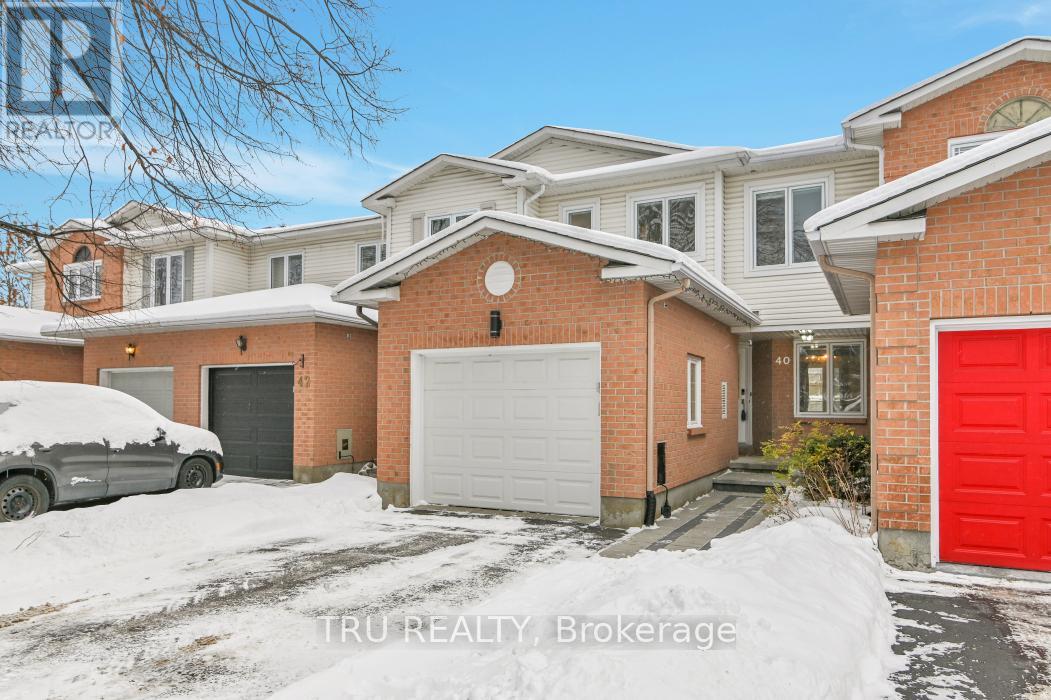 40 Baton Court, Ottawa, Ontario  K2L 4C8 - Photo 2 - X12642402