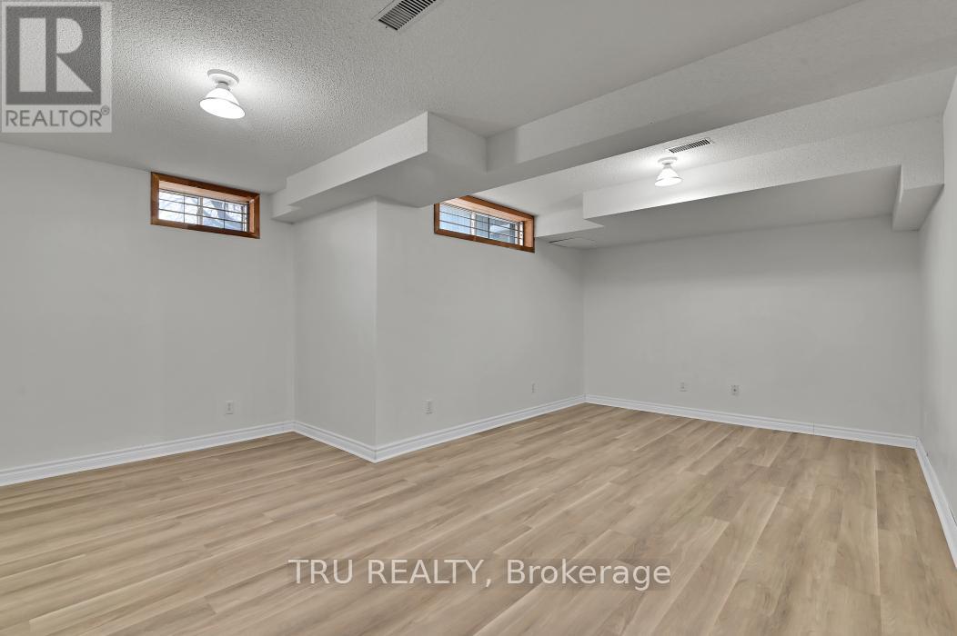 40 Baton Court, Ottawa, Ontario  K2L 4C8 - Photo 35 - X12642402