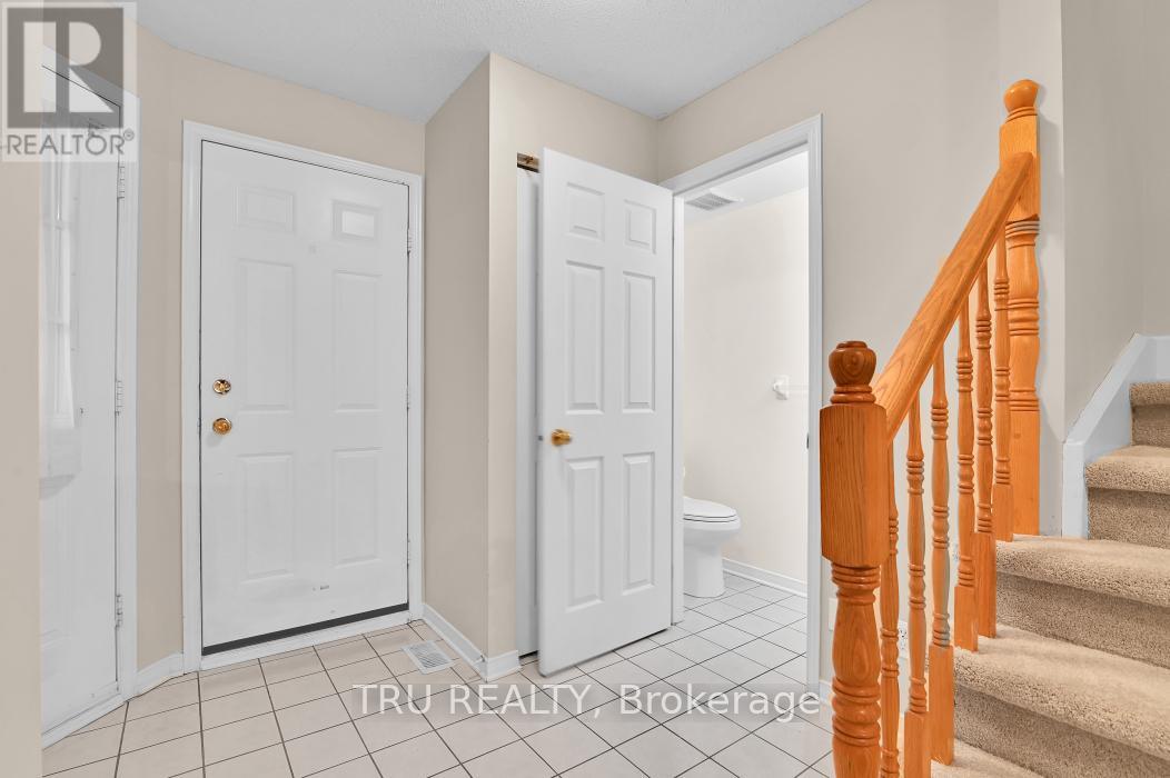 40 Baton Court, Ottawa, Ontario  K2L 4C8 - Photo 5 - X12642402