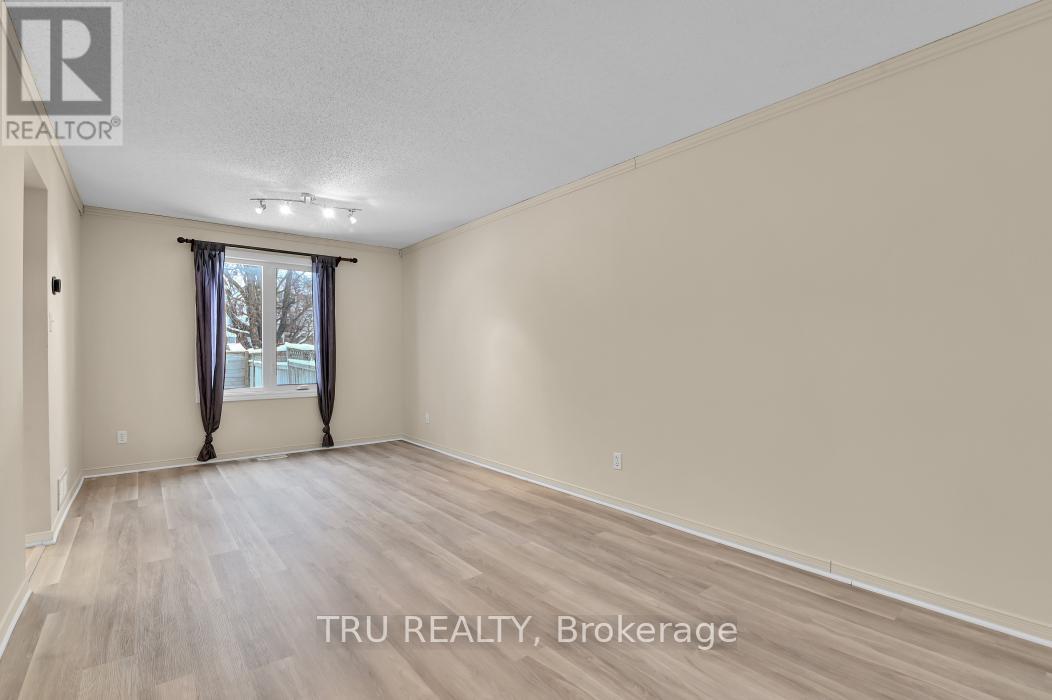 40 Baton Court, Ottawa, Ontario  K2L 4C8 - Photo 8 - X12642402