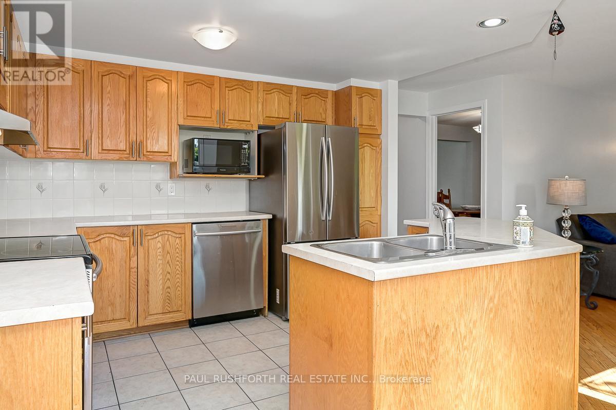 1793 Hunters Run Drive, Ottawa, Ontario  K1C 6X3 - Photo 11 - X12443643