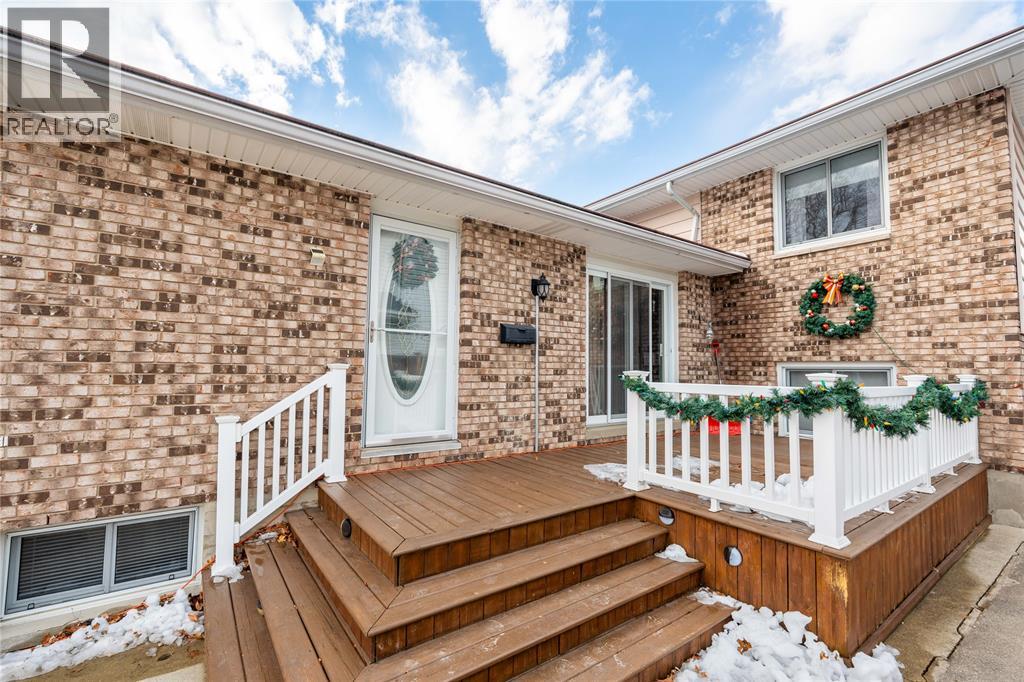 1170 Cathcart Boulevard, Sarnia, Ontario  N7S 2H5 - Photo 3 - 25031857