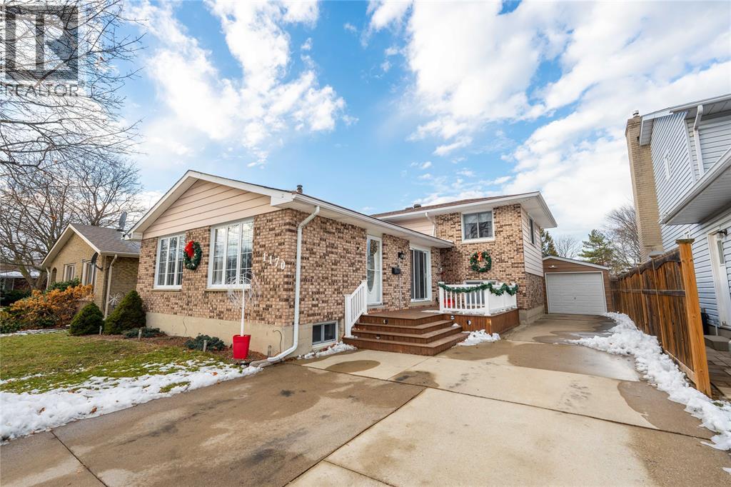 1170 Cathcart Boulevard, Sarnia, Ontario  N7S 2H5 - Photo 2 - 25031857