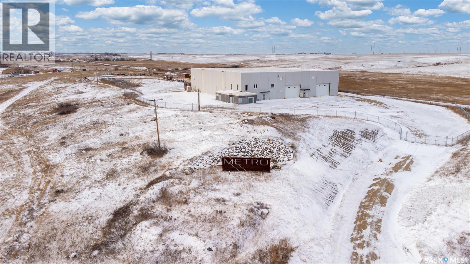 Metro Manufacturing Building, Moose Jaw Rm No. 161, Saskatchewan  S6H 7M6 - Photo 1 - SK025617