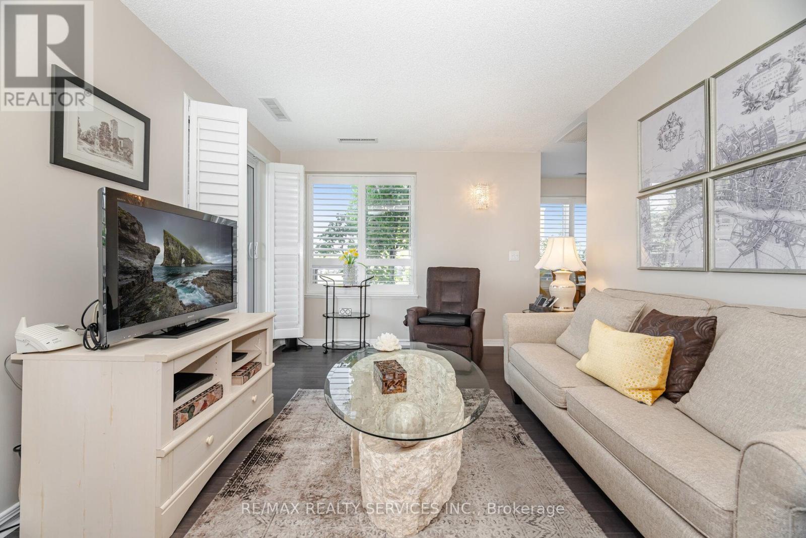 105 - 60 Via Rosedale Way, Brampton, Ontario  L6R 3X6 - Photo 11 - W12642388